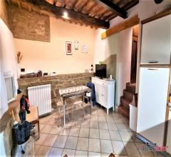 Case - Appartamento in zona semicentrale