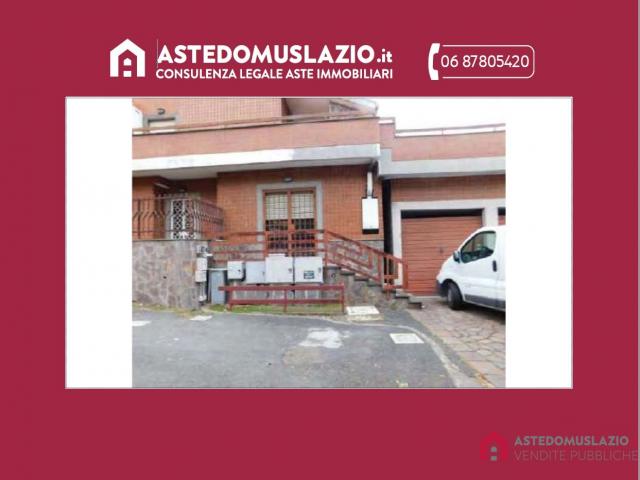 Case - Appartamento su due piani zona la pisana