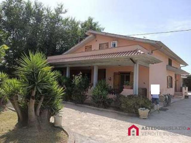 Case - Due appartamenti con terreno via migliara 45 borgo grappa (lt)