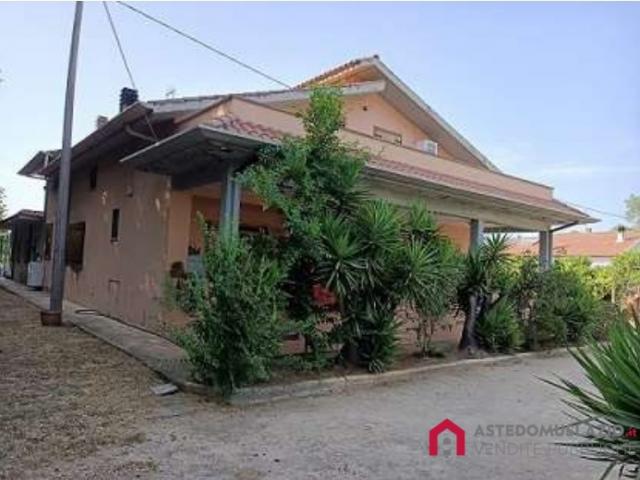 Case - Due appartamenti con terreno via migliara 45 borgo grappa (lt)