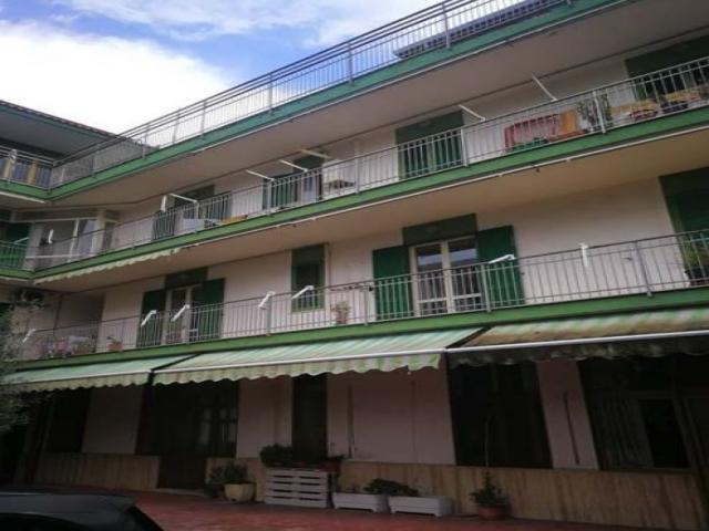 Case - Appartamento posto al piano secondo con balconi