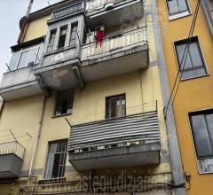 Case - Appartamento con ampia balconata