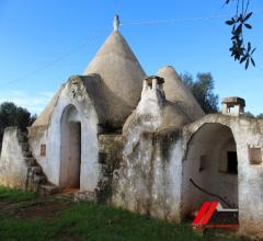 Case - Trullo tradizionale con ampio terreno e possibilità di ampliamento e piscina