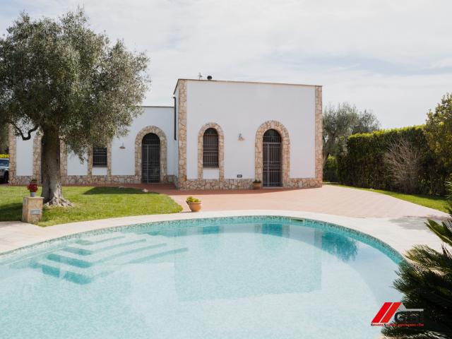 Case - Elegante trullo con piscina vicino ostuni