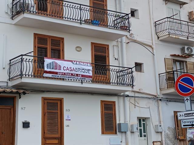 Case - Appartamento primo piano - balcone con vista mare sant'elia