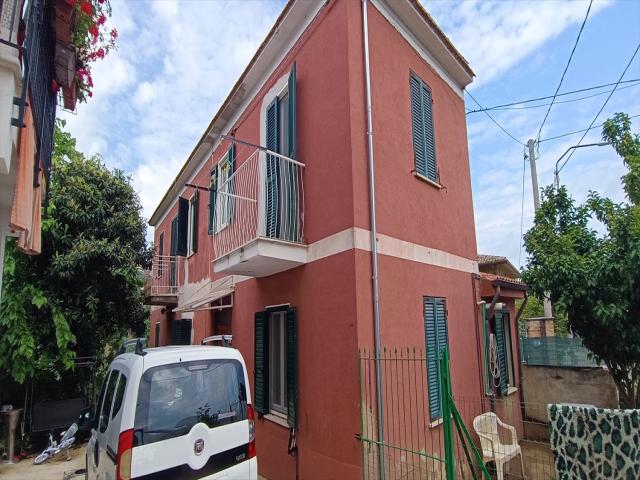 Appartamenti in Vendita - Casa indipendente in vendita a chieti s. barbara