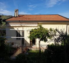 Appartamenti in Vendita - Villa bifamiliare in vendita a scafa semicentro