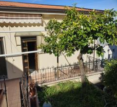 Appartamenti in Vendita - Villa bifamiliare in vendita a scafa semicentro