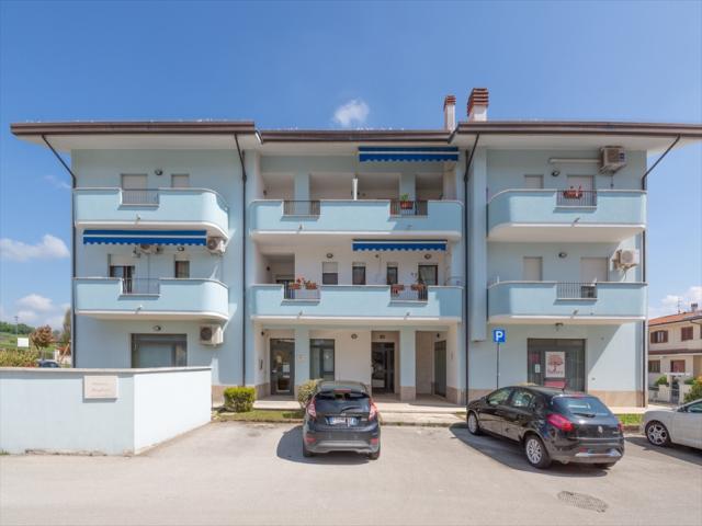 Appartamenti in Vendita - Ufficio in vendita a rosciano villa oliveti