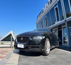 Jaguar xe 2.0 d 180cv awd aut prest. bs. ed.