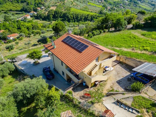 Appartamenti in Vendita - Villa in vendita a chieti periferia