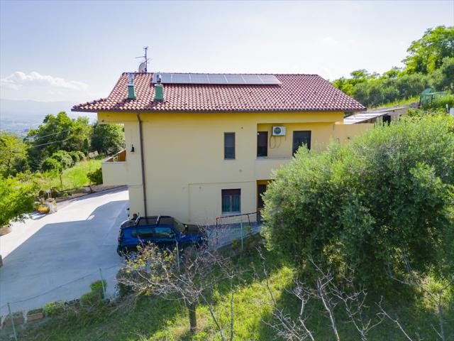 Appartamenti in Vendita - Villa in vendita a chieti periferia