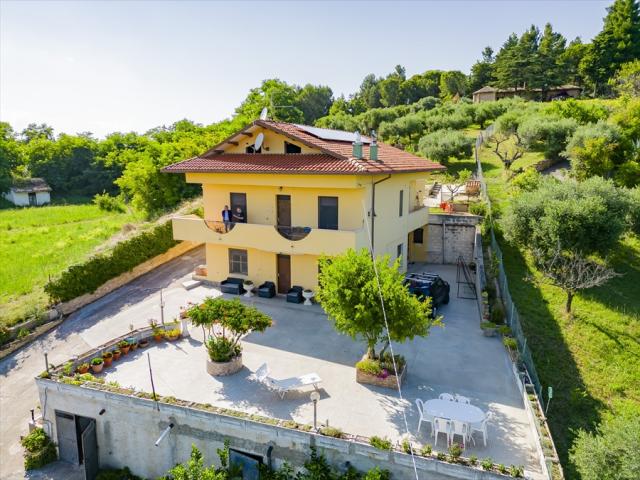 Appartamenti in Vendita - Villa in vendita a chieti periferia