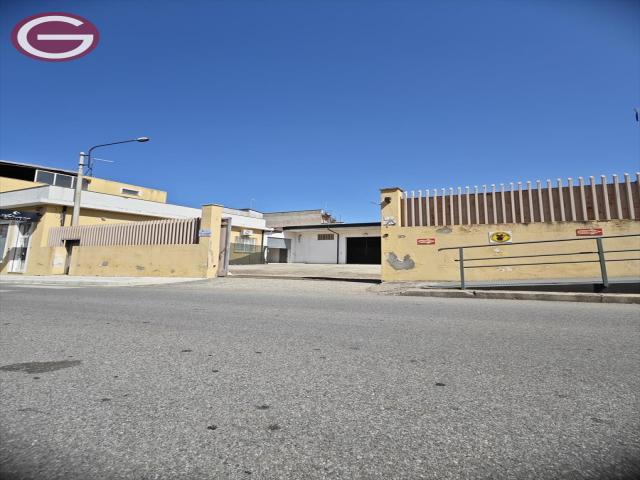 Locale commerciale in affitto a taurianova centrale