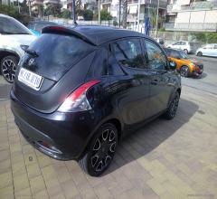 Auto - Lancia ypsilon 1.2 69 cv 5p. s&s s momodesign