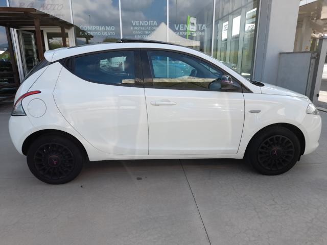 Auto - Lancia ypsilon 1.2 69 cv 5p. gpl ecochic ele.