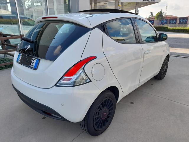Auto - Lancia ypsilon 1.2 69 cv 5p. gpl ecochic ele.