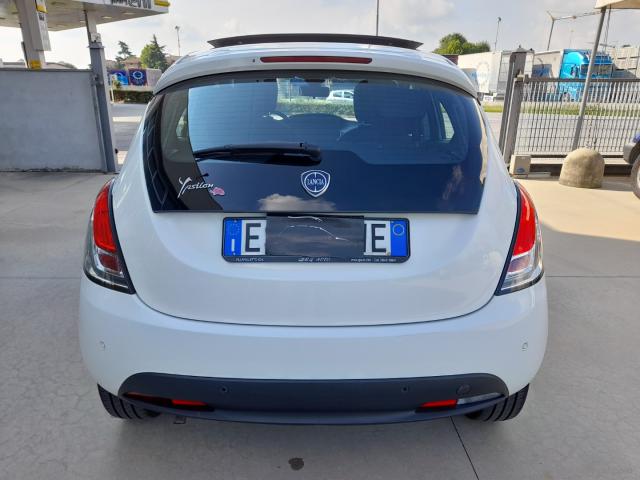 Auto - Lancia ypsilon 1.2 69 cv 5p. gpl ecochic ele.