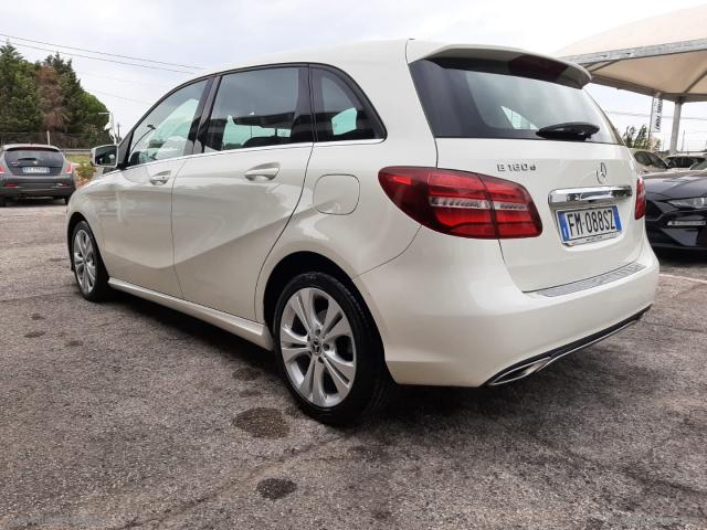 Auto - Mercedes-benz b 180 d sport