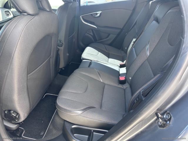 Auto - Volvo v40 cross country d2 1.6 momentum