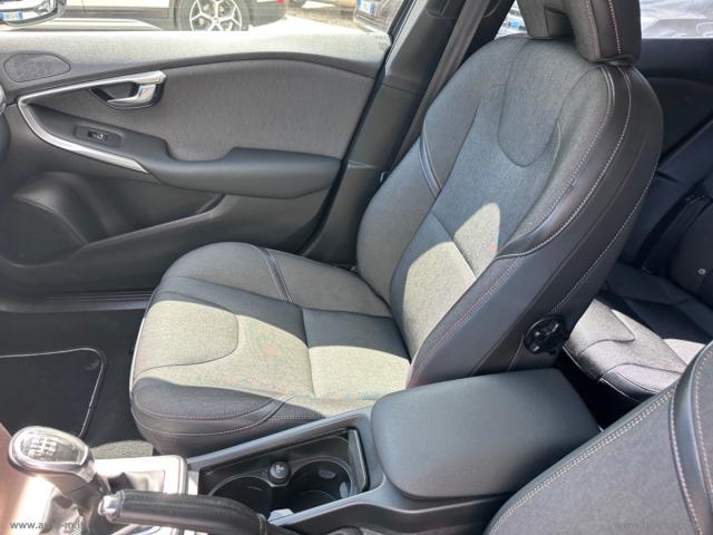 Auto - Volvo v40 cross country d2 1.6 momentum