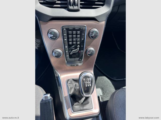 Auto - Volvo v40 cross country d2 1.6 momentum
