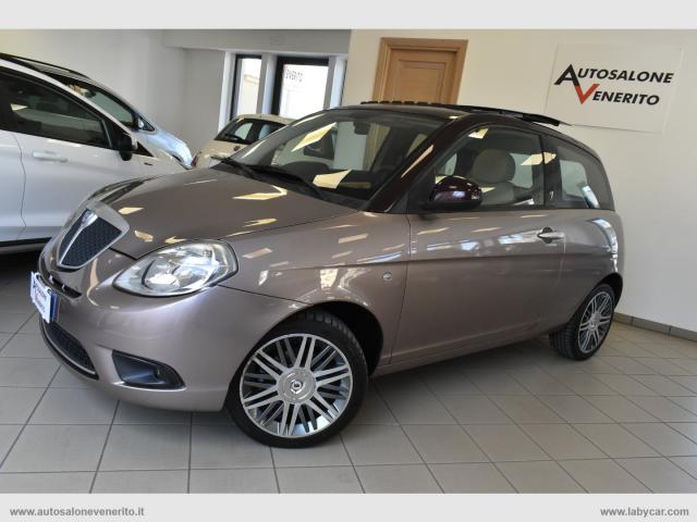 Auto - Lancia ypsilon 1.3 mjt 75 cv versus
