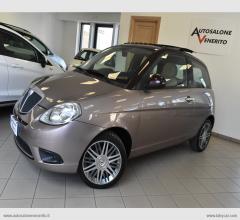 Lancia ypsilon 1.3 mjt 75 cv versus