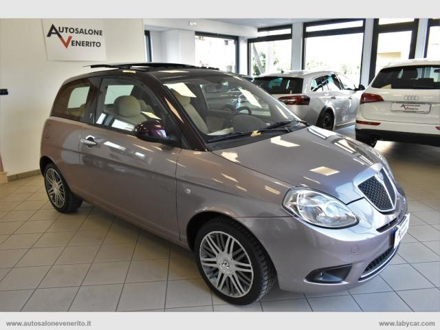 Auto - Lancia ypsilon 1.3 mjt 75 cv versus