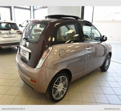 Auto - Lancia ypsilon 1.3 mjt 75 cv versus
