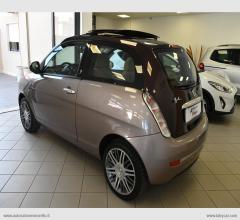 Auto - Lancia ypsilon 1.3 mjt 75 cv versus