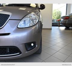 Auto - Lancia ypsilon 1.3 mjt 75 cv versus