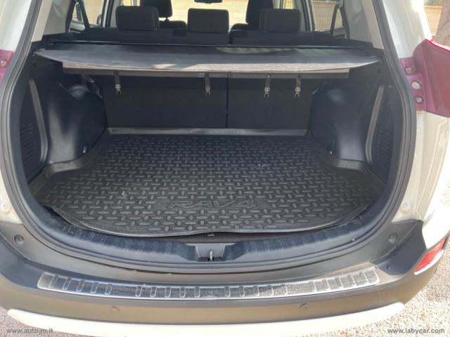 Auto - Toyota rav4 2.0 d-4d 4wd lounge white ed.