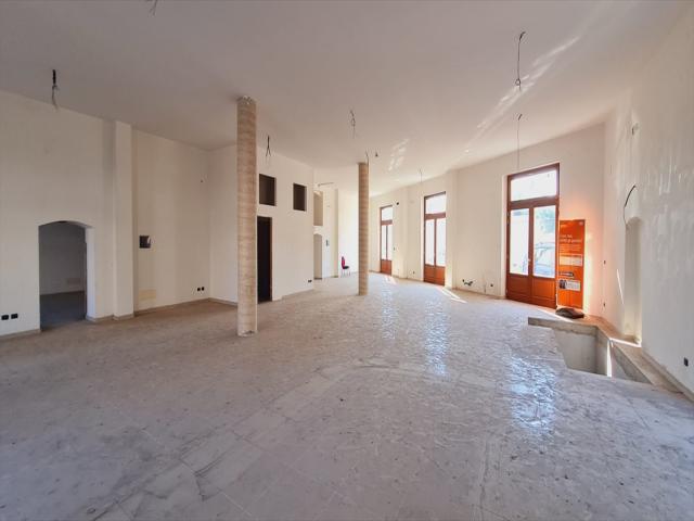 Appartamenti in Vendita - Locale commerciale in vendita a modugno periferia