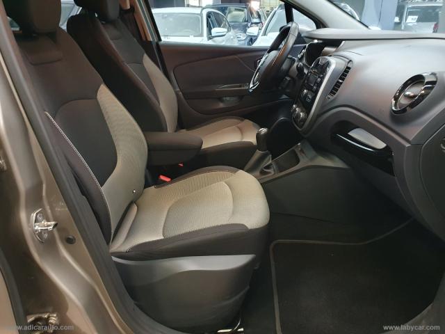 Auto - Renault captur 1.5 dci 8v 90 cv s&s