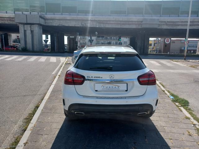 Auto - Mercedes-benz gla 200 d automatic 4matic business