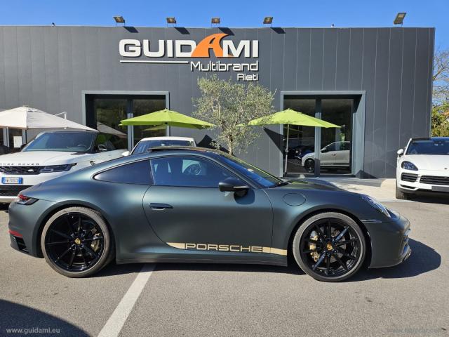 Auto - Porsche 992 carrera 4s coupe