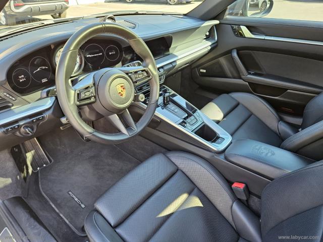 Auto - Porsche 992 carrera 4s coupe
