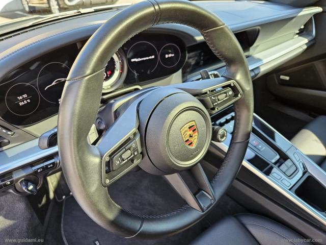 Auto - Porsche 992 carrera 4s coupe