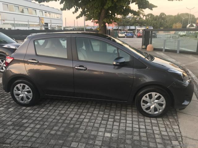 Auto - Toyota yaris 1.0 5p. ultimate