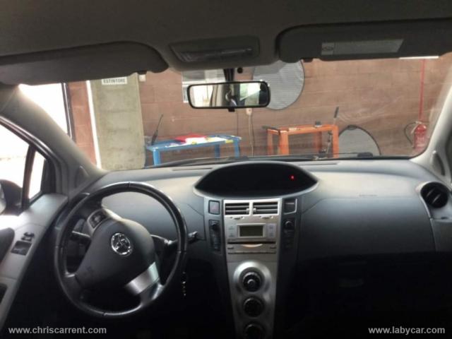 Auto - Toyota yaris 1.0 5p.