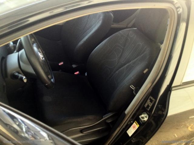 Auto - Toyota yaris 1.0 5p.
