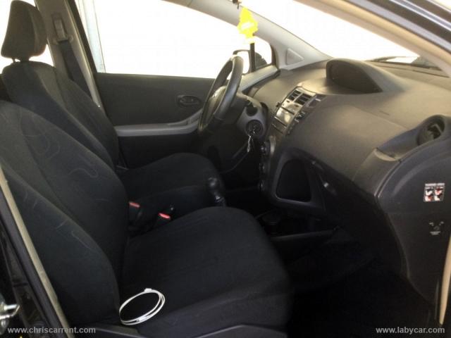 Auto - Toyota yaris 1.0 5p.