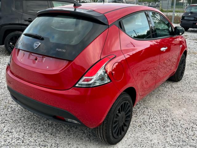 Auto - Lancia ypsilon my23 1.0 firefly 5ps&s hybrid silver