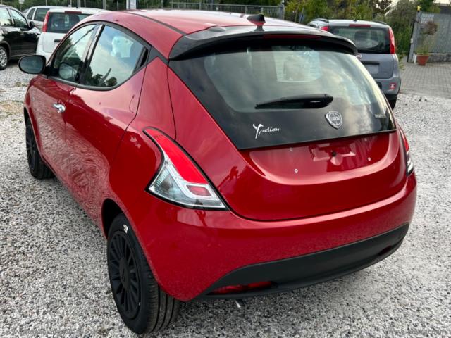 Auto - Lancia ypsilon my23 1.0 firefly 5ps&s hybrid silver
