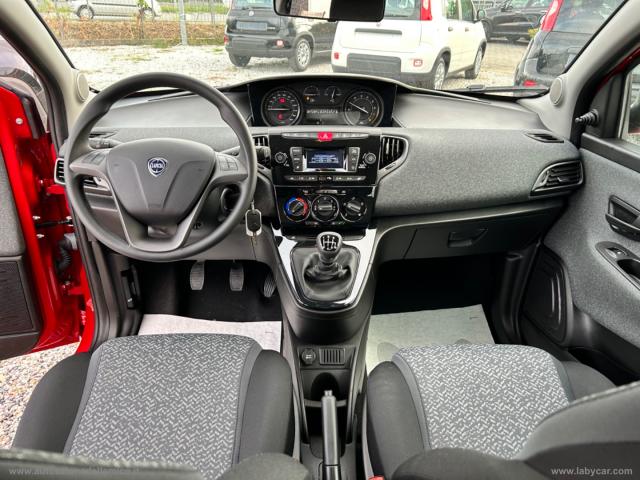 Auto - Lancia ypsilon my23 1.0 firefly 5ps&s hybrid silver