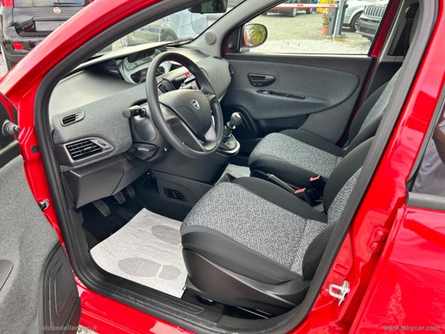Auto - Lancia ypsilon my23 1.0 firefly 5ps&s hybrid silver