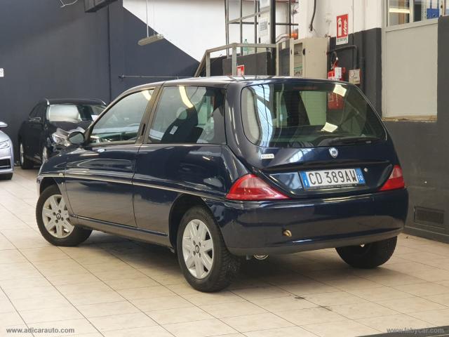 Auto - Lancia y 1.2 ls