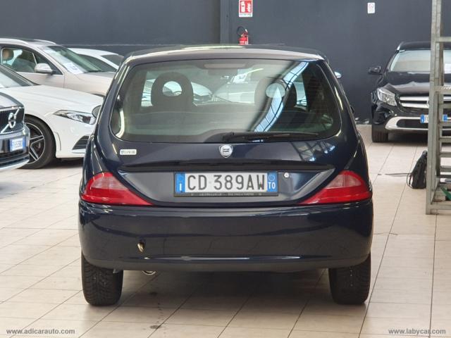 Auto - Lancia y 1.2 ls