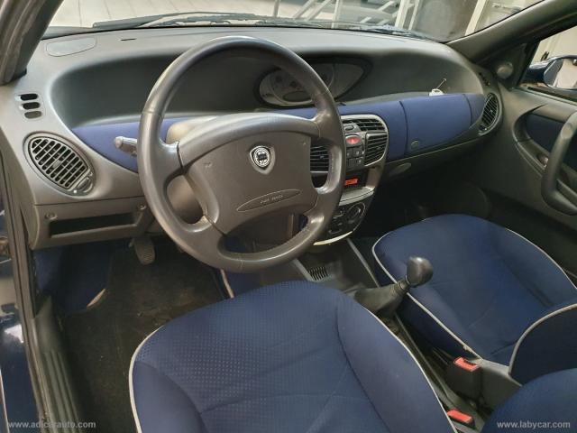 Auto - Lancia y 1.2 ls